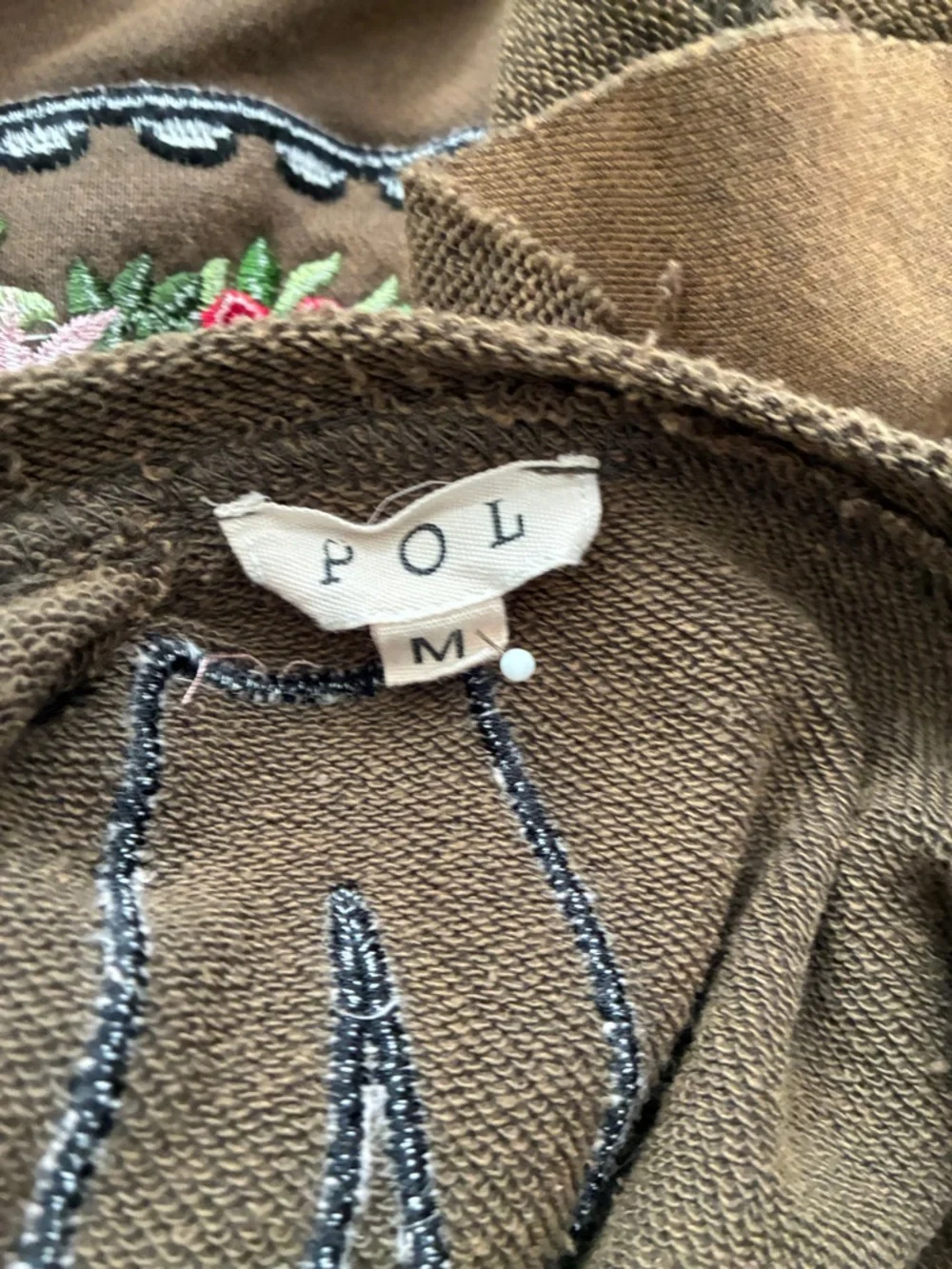 POL sz M Peaceful Top Embroidery Back Ruffle Top Deep Olive Like New Boho V-Neck - Picture 3 of 7